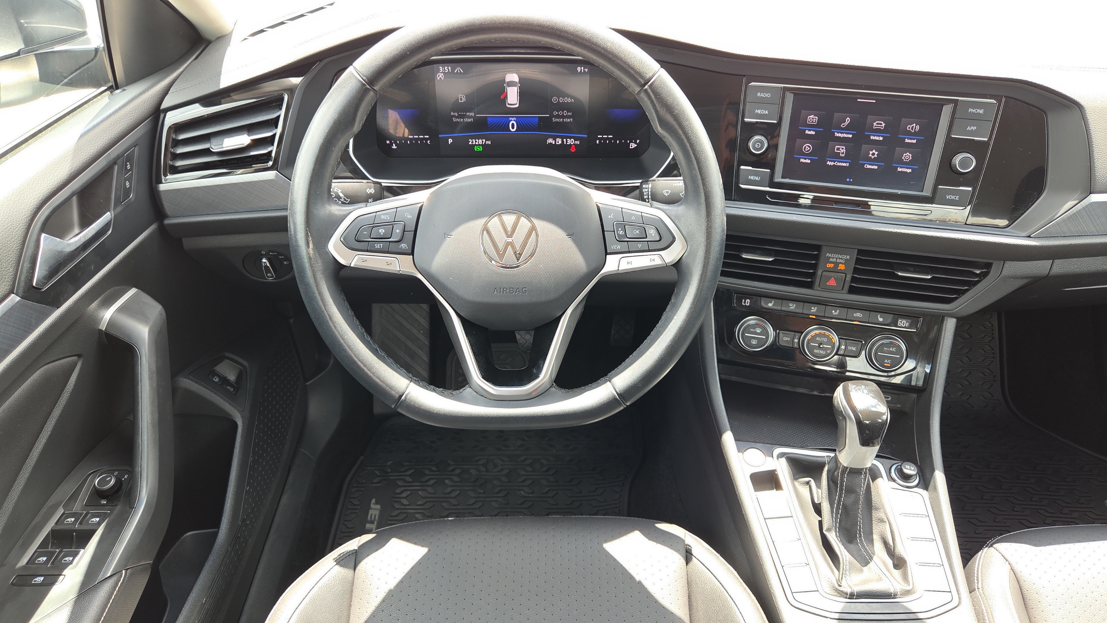 Used 2024 Volkswagen Jetta SE FWD image 11