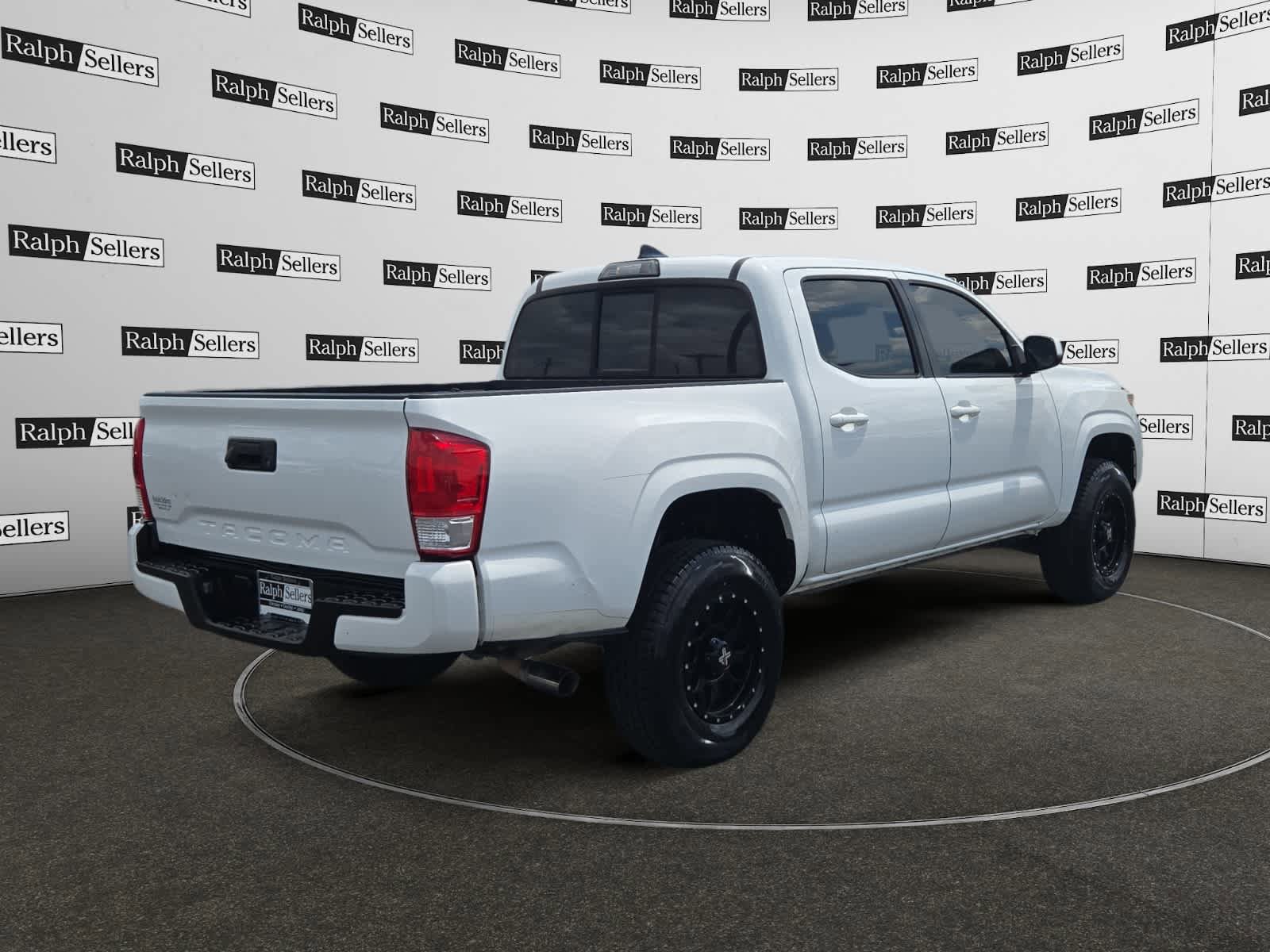 Used 2017 Toyota Tacoma SR w/ SR Convenience Package RWD image 6