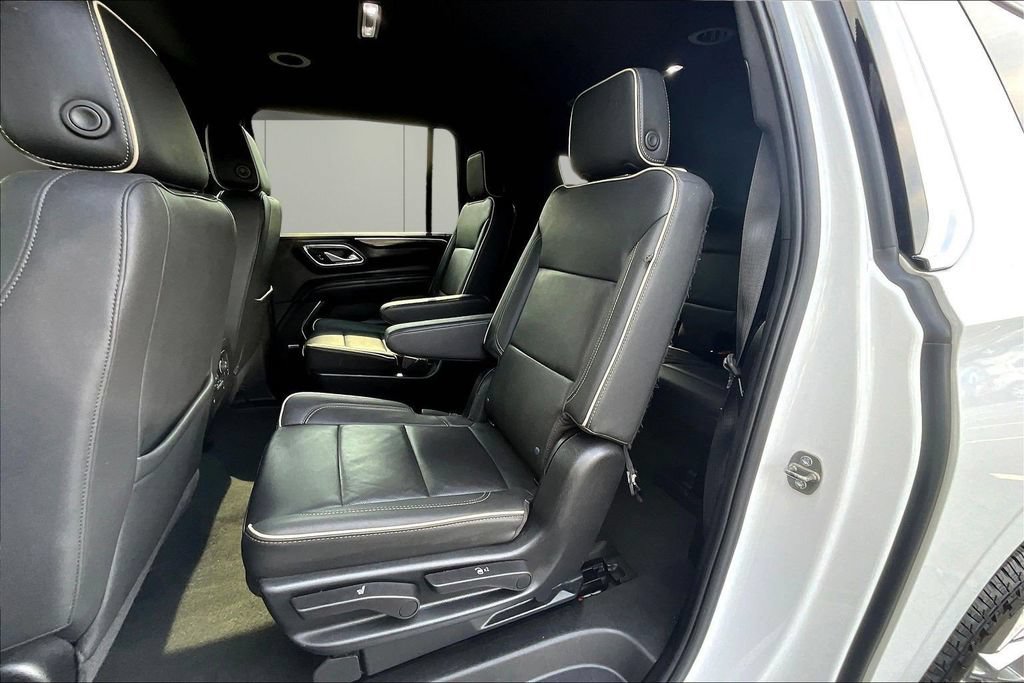 Used 2023 Chevrolet Suburban Premier AWD/4WD image 21