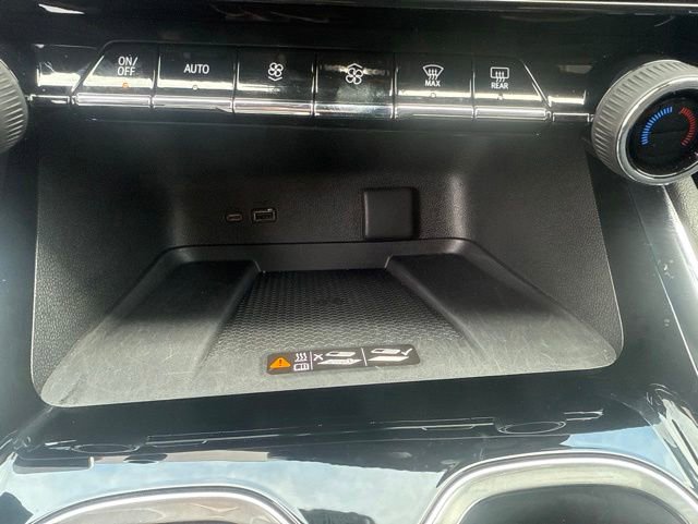 Used 2026 Chevrolet Traverse LT w/ Sun and Wheel Package FWD image 32
