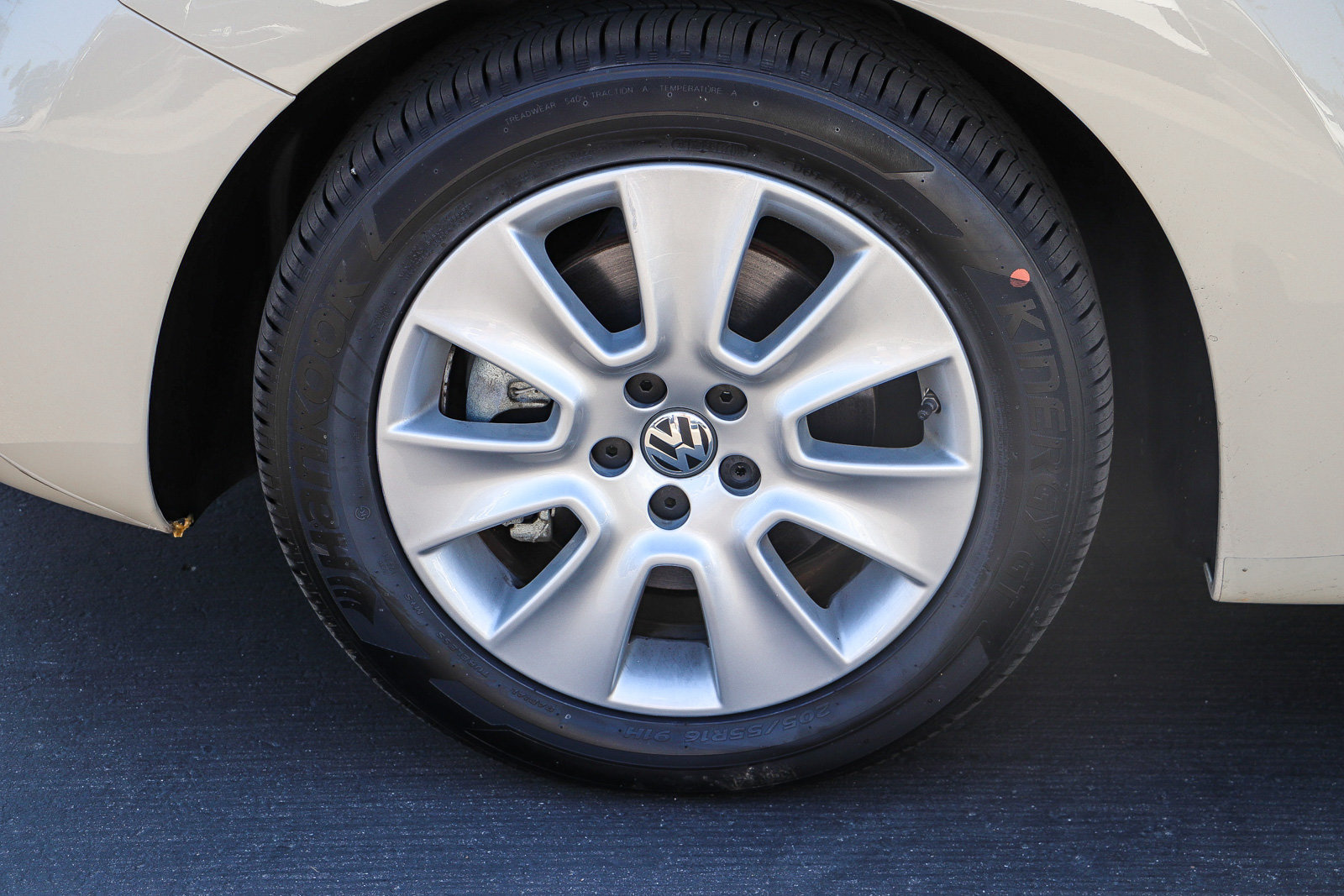 Used 2008 Volkswagen Beetle S FWD image 21