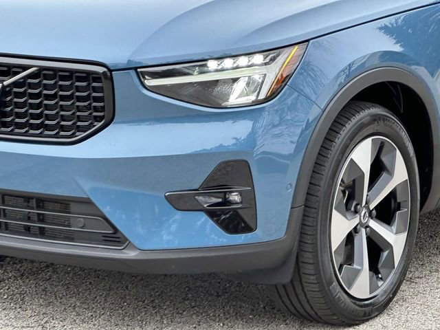 Used 2023 Volvo XC40 B5 Plus w/ Driver Assist Package image 12