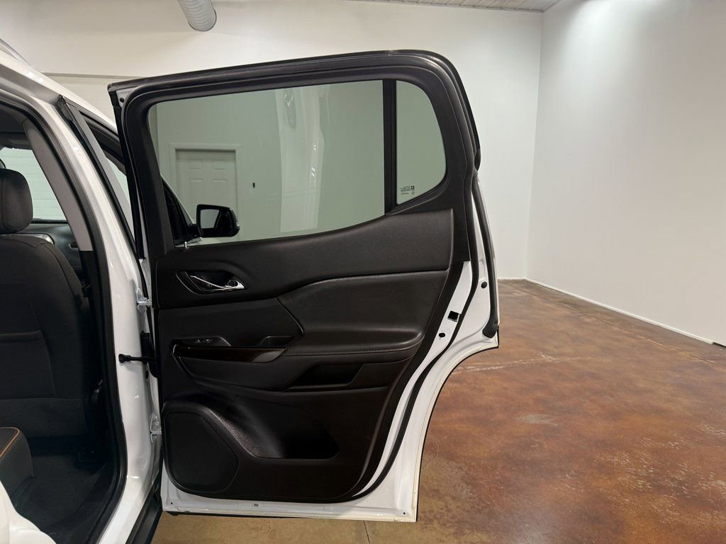 Used 2023 GMC Acadia AT4 image 65