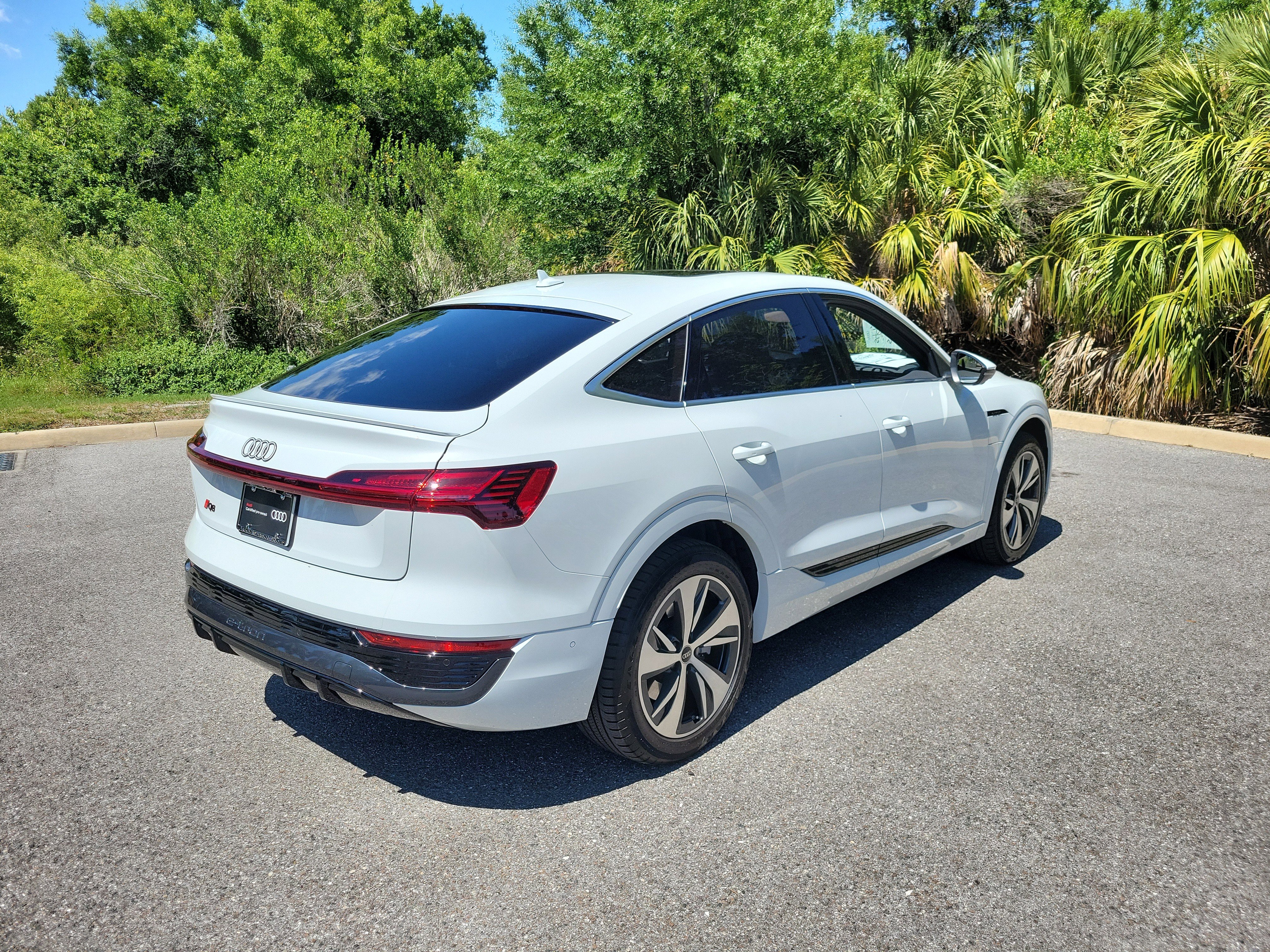 Used 2024 Audi Q8 e-tron Premium Plus w/ Premium Plus Package AWD/4WD image 4