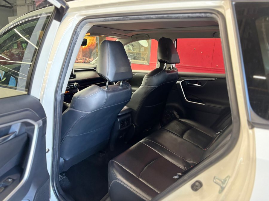 Used 2019 Toyota RAV4 Limited w/ Advanced Technology Package AWD/4WD image 12