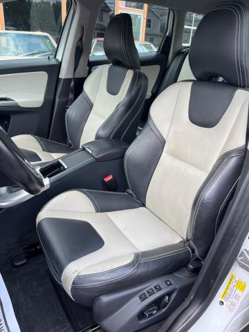 Used 2017 Volvo XC60 T5 FWD image 11