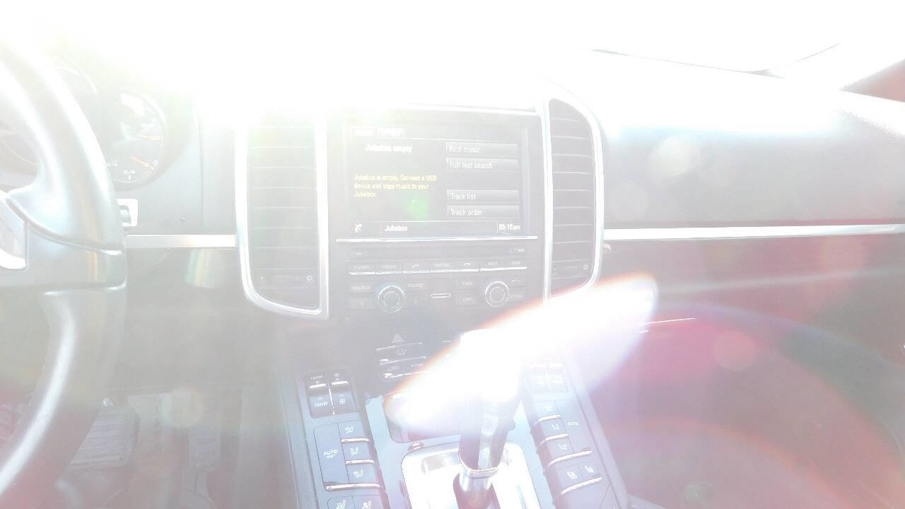 Used 2014 Porsche Cayenne Diesel Platinum Edition image 26