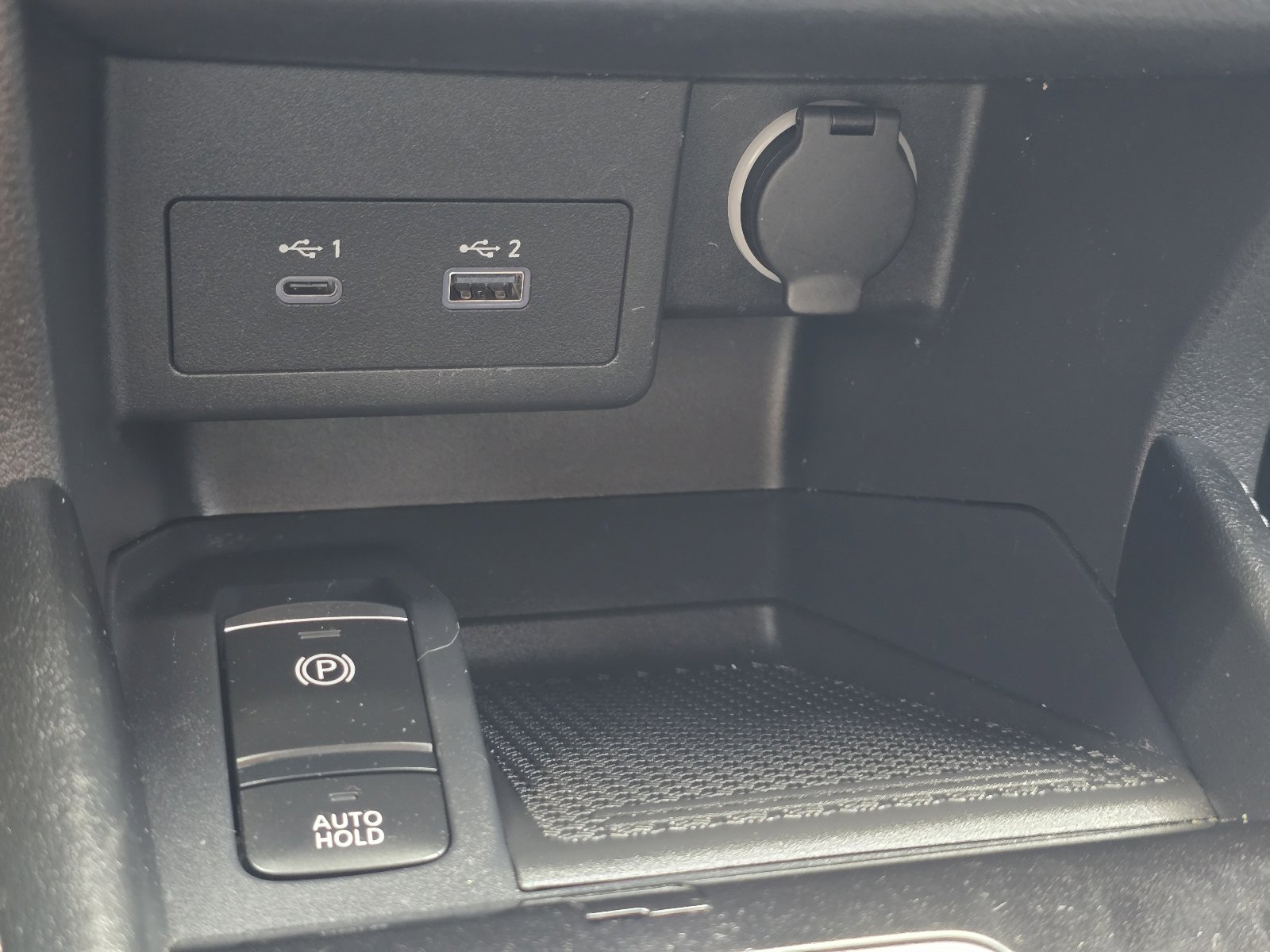 Used 2024 Nissan Kicks SR w/ SR Premium Package FWD image 22