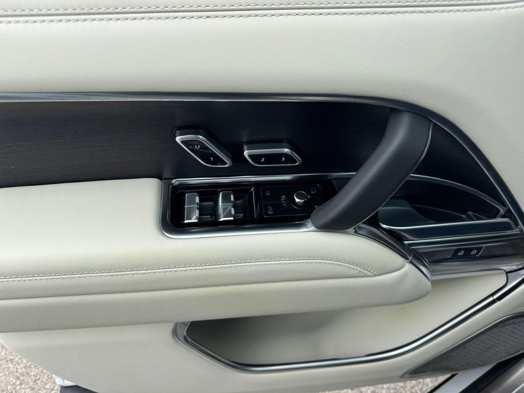 Certified 2024 Land Rover Range Rover Autobiography image 16