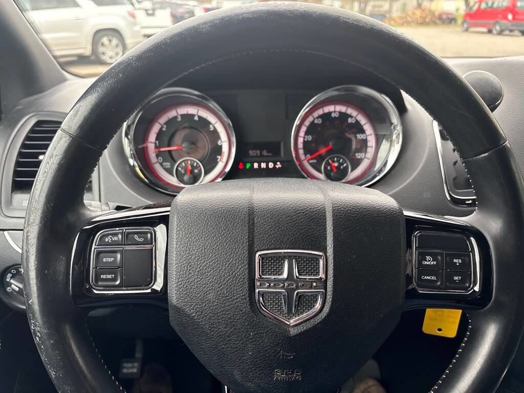Used 2018 Dodge Grand Caravan SXT w/ Blacktop Package FWD image 12