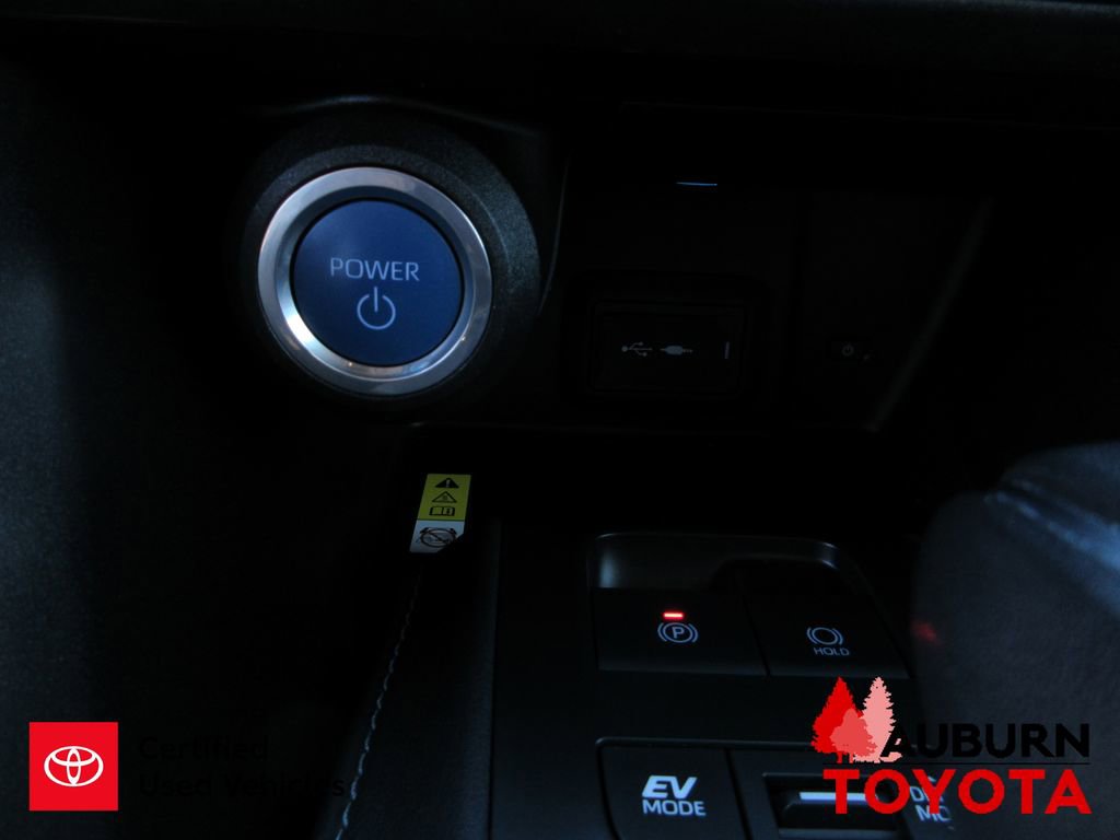 Certified 2022 Toyota Venza LE image 16