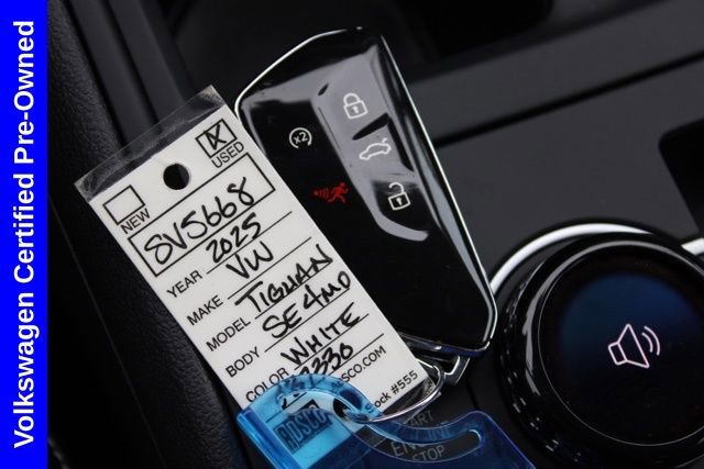 Used 2025 Volkswagen Tiguan SE image 32
