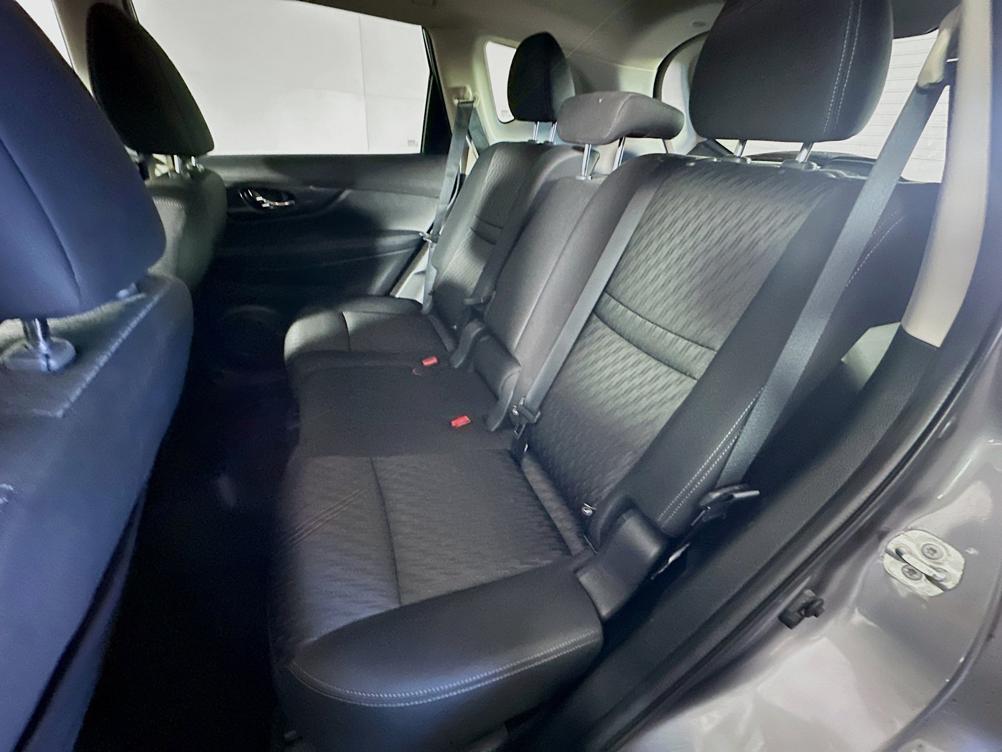 Used 2020 Nissan Rogue SV FWD image 25