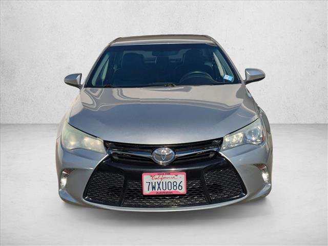 Used 2016 Toyota Camry SE image 2