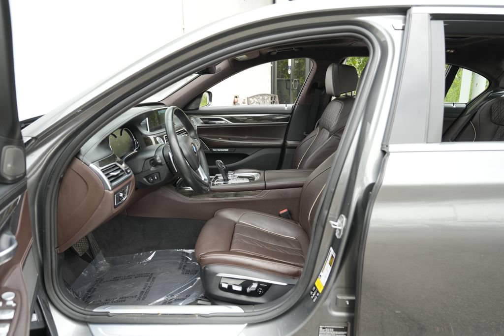 Used 2016 BMW 750i xDrive AWD/4WD image 17