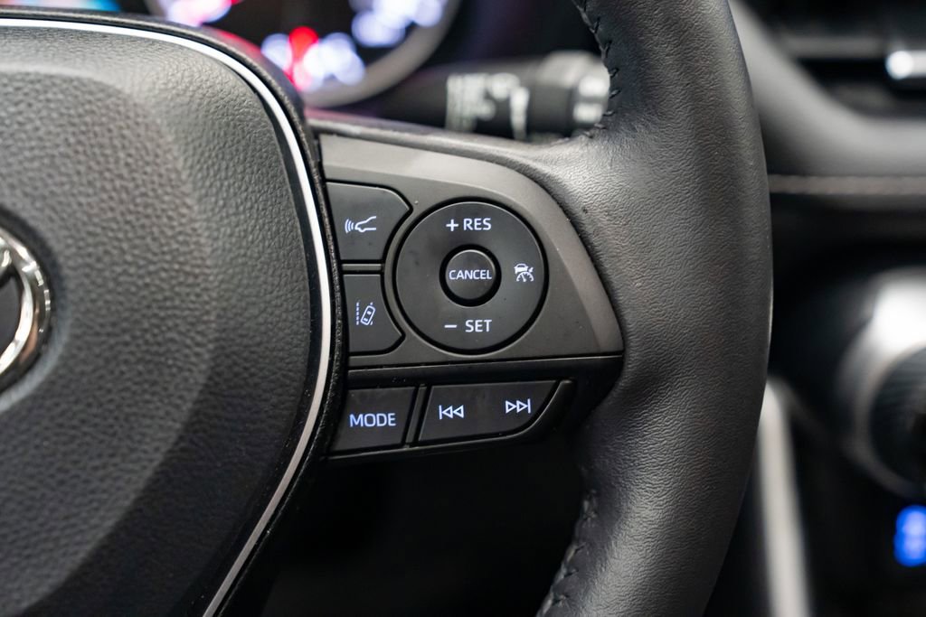 Used 2022 Toyota RAV4 XLE Premium AWD/4WD image 15
