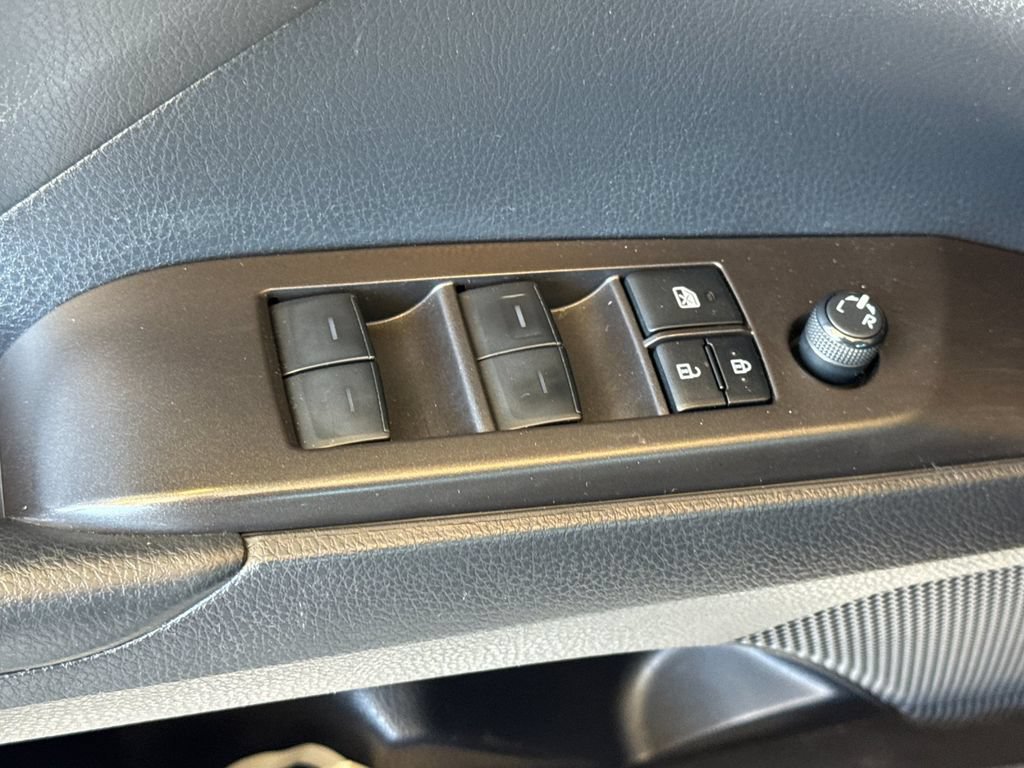 Used 2022 Toyota Camry SE w/ Carpet Mat Package (TMS) FWD image 13