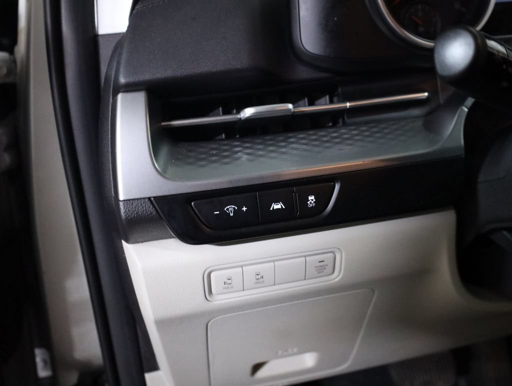 Used 2022 Kia Carnival LX FWD image 12