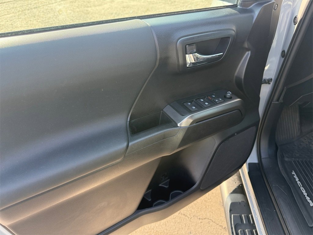 Used 2020 Toyota Tacoma SR5 image 11