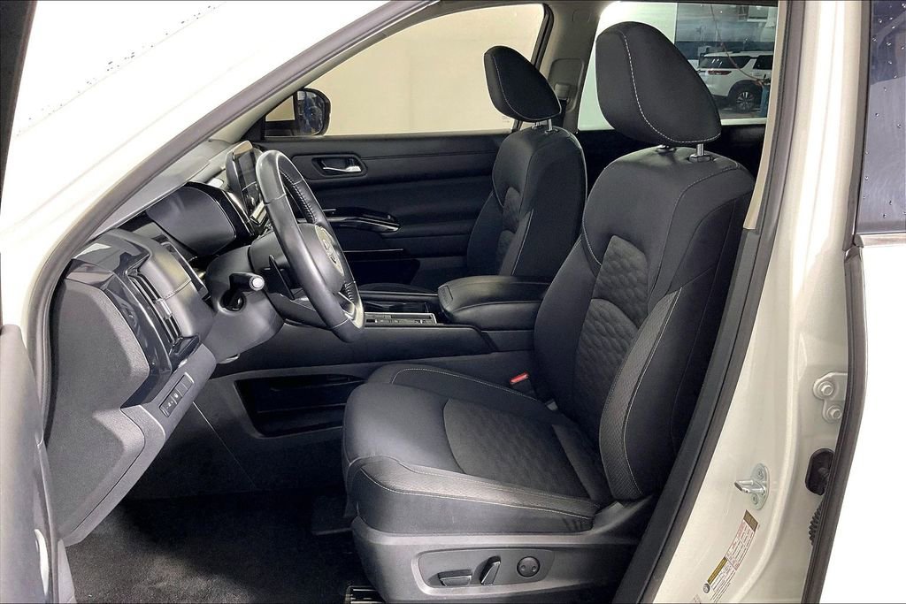 Used 2022 Nissan Pathfinder SV FWD image 36