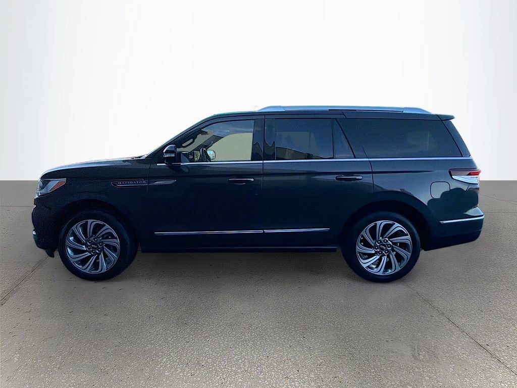Used 2023 Lincoln Navigator Reserve image 8