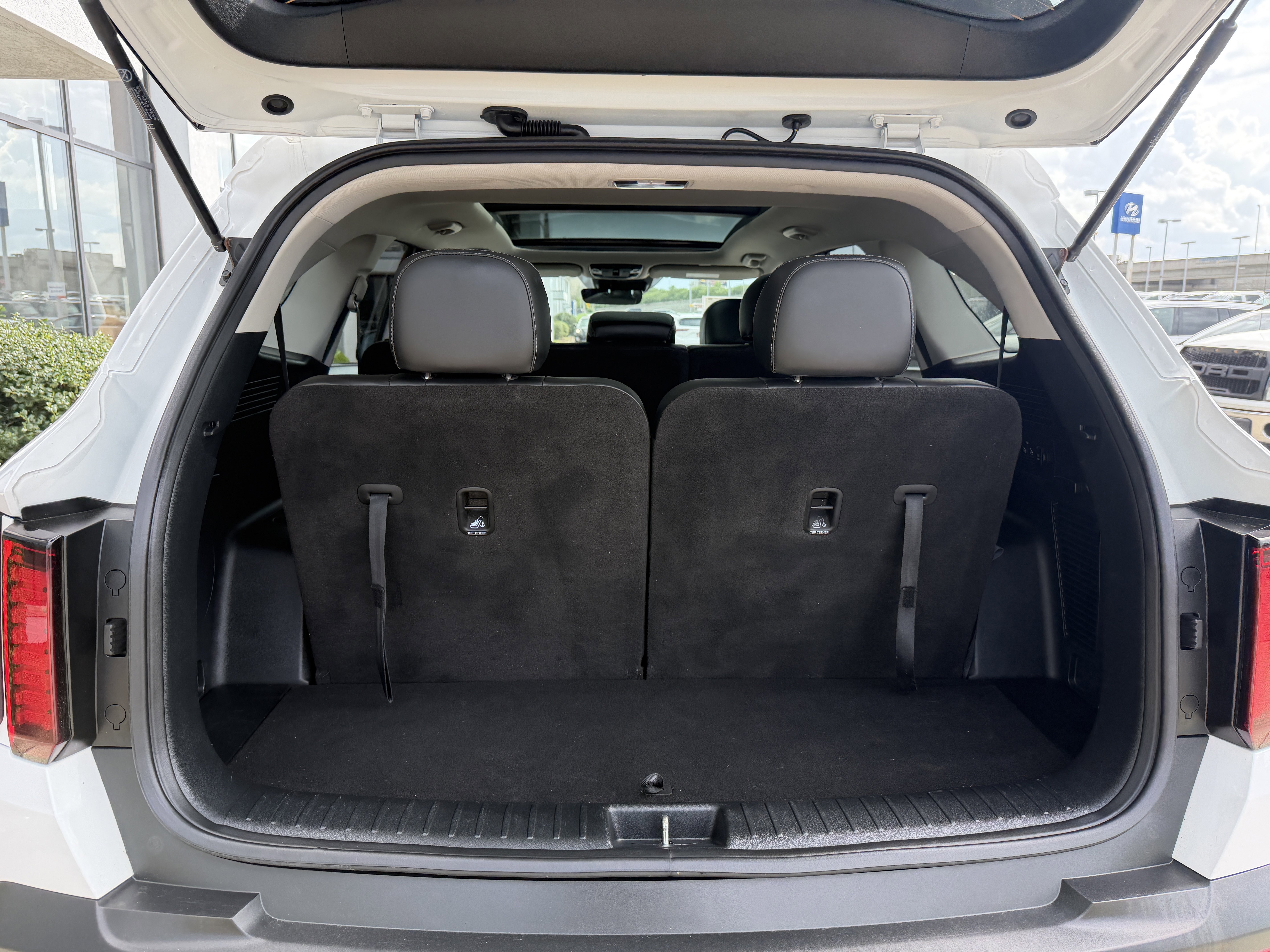 Used 2022 Kia Sorento S w/ Panoramic Sunroof Package AWD/4WD image 11