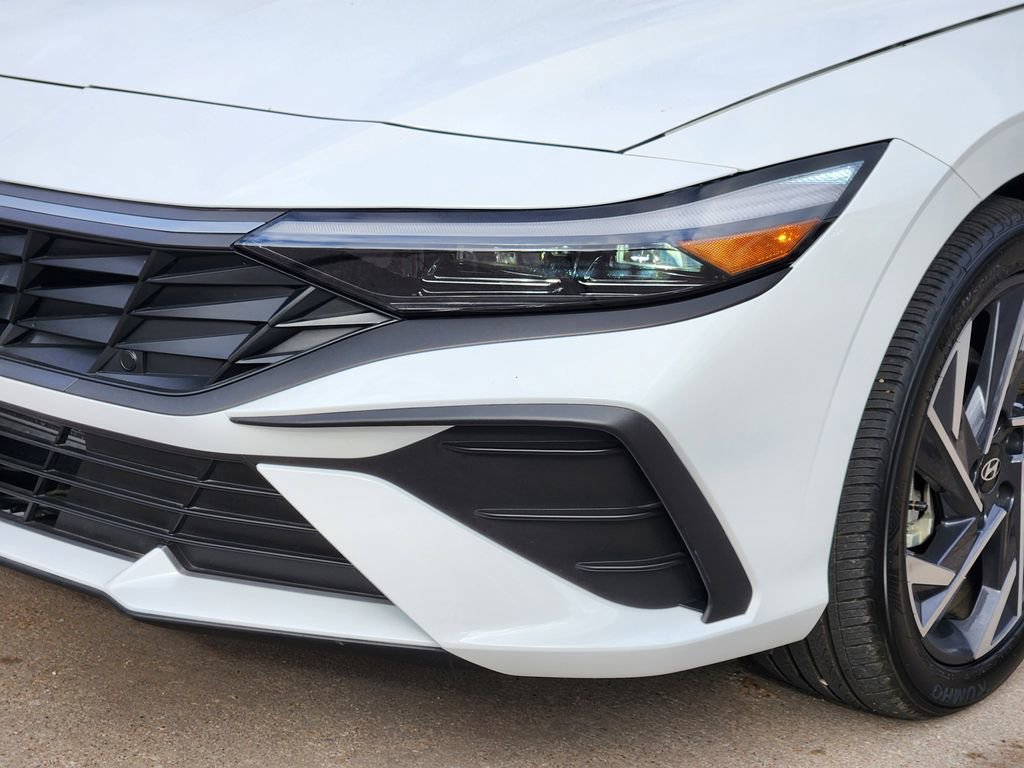 Used 2025 Hyundai Elantra Sport image 8