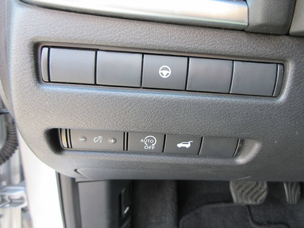 Used 2025 Nissan Rogue SV FWD image 21