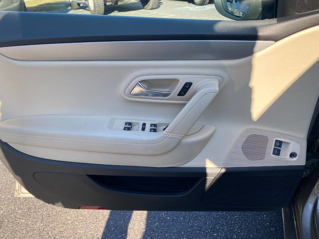 Used 2011 Volkswagen CC Sport image 11