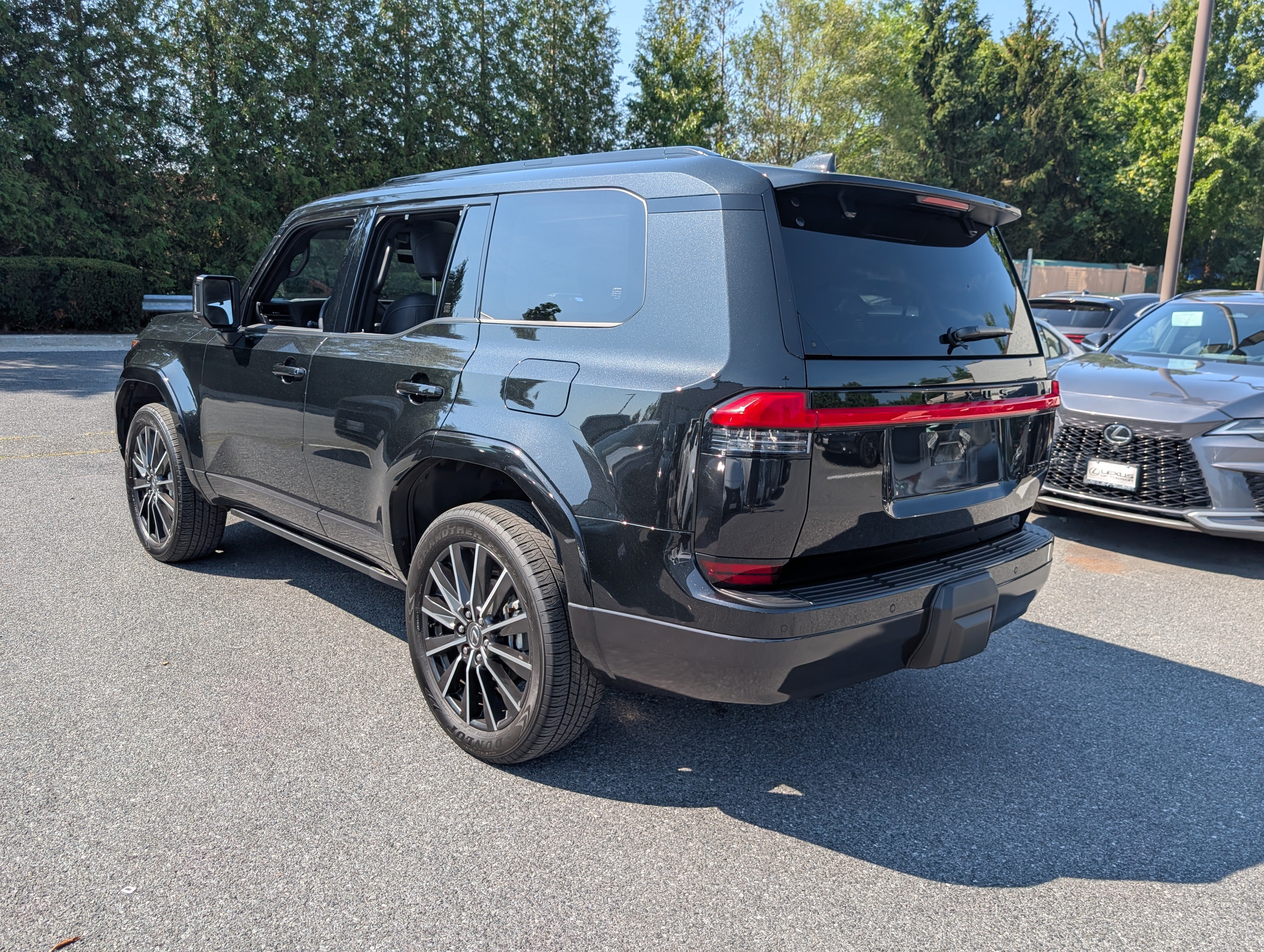 Used 2025 Lexus GX 550 w/ Accessory Package (2T) AWD/4WD image 5