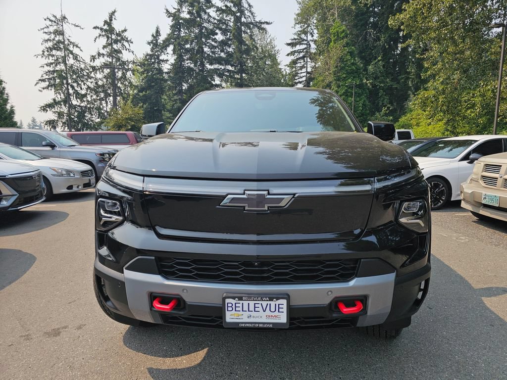 Used 2026 Chevrolet Silverado EV Trail Boss AWD/4WD image 2