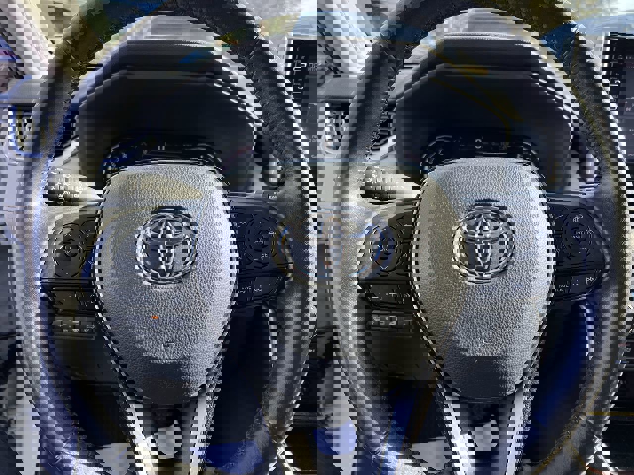 Used 2019 Toyota RAV4 Limited image 18