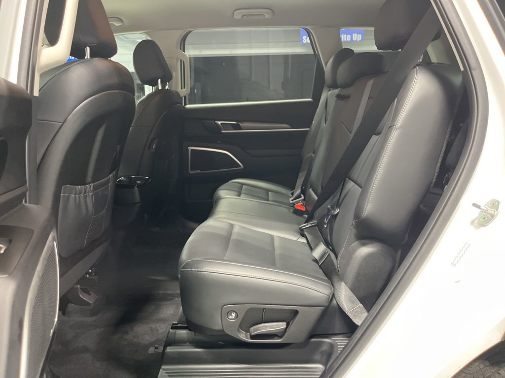 Used 2020 Kia Telluride LX image 32