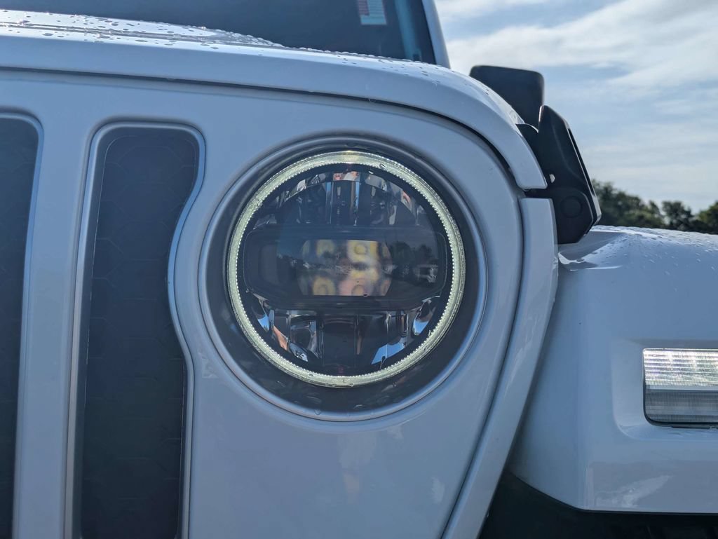 Used 2023 Jeep Wrangler Unlimited Sahara AWD/4WD image 9
