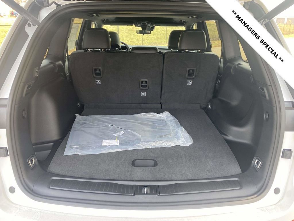 New 2025 Jeep Grand Cherokee Altitude image 38