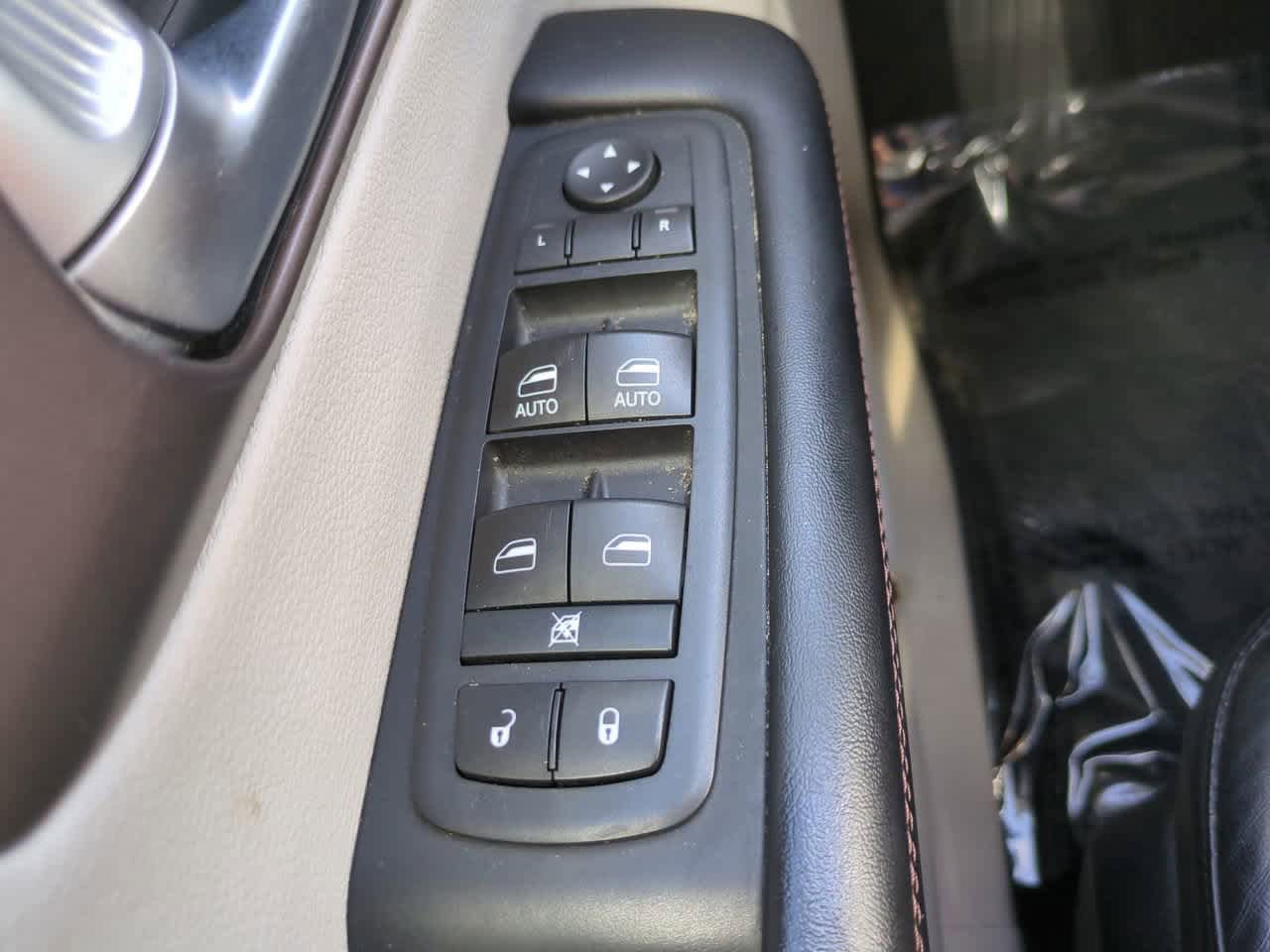 Used 2017 Chrysler Pacifica Touring-L FWD image 22