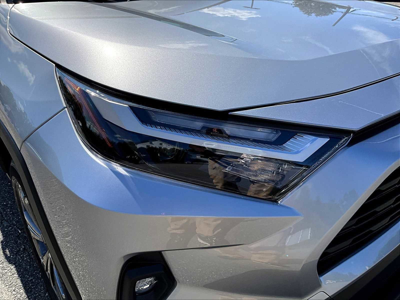 Used 2025 Toyota RAV4 XLE Premium image 33