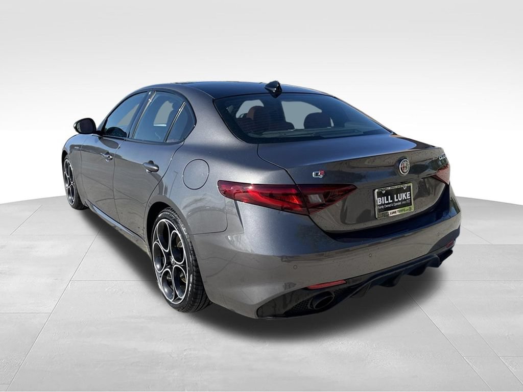Used 2023 Alfa Romeo Giulia Veloce RWD image 9