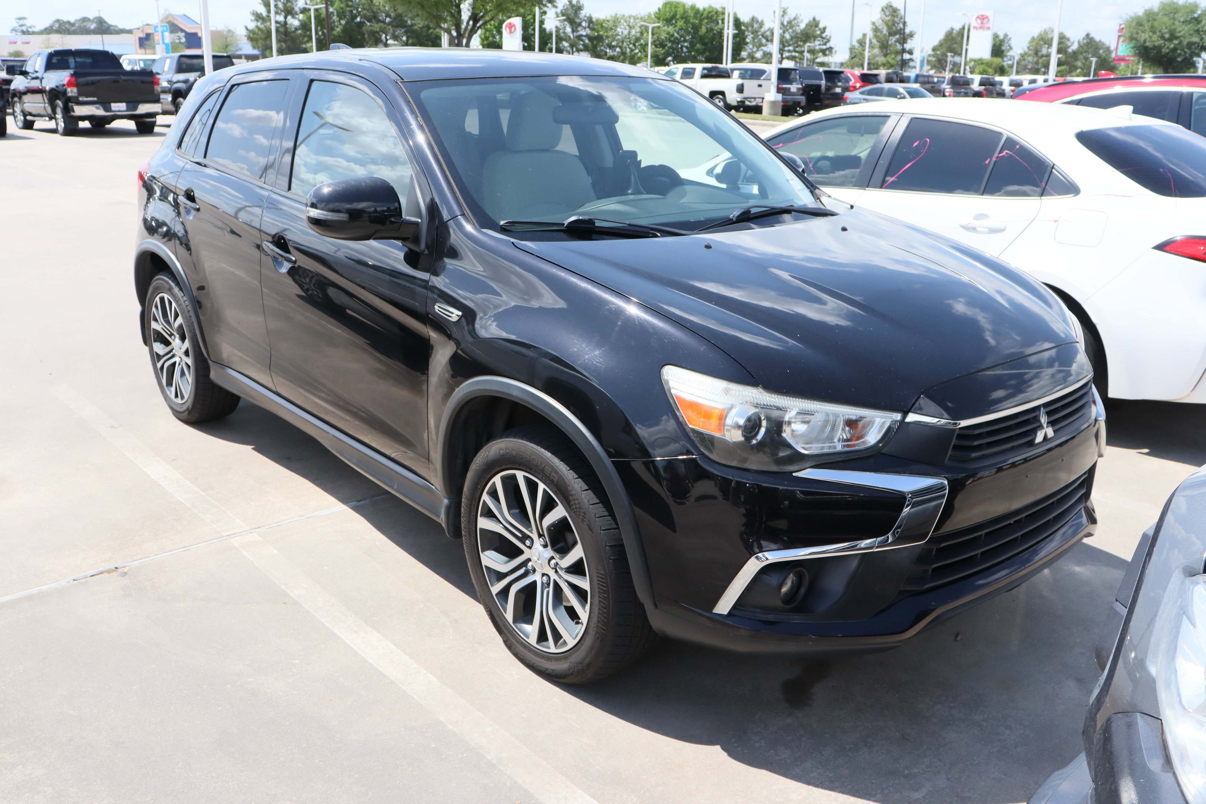 Used 2017 Mitsubishi Outlander Sport ES image 2
