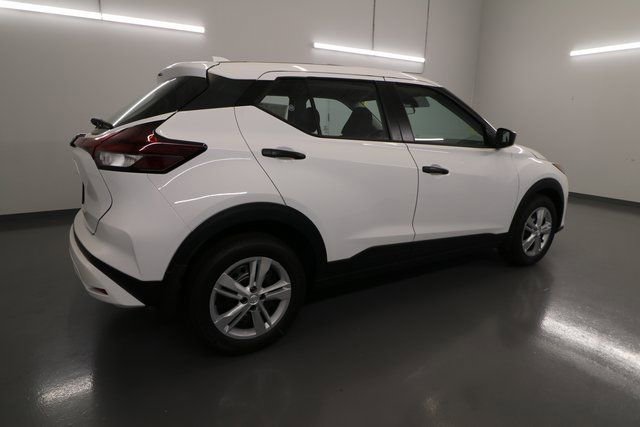 New 2025 Nissan Kicks Play S image 2