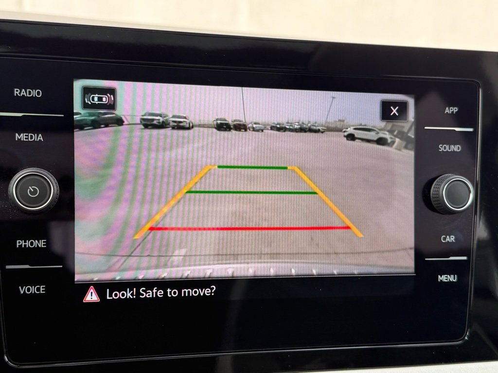 Used 2025 Volkswagen Taos SE image 9