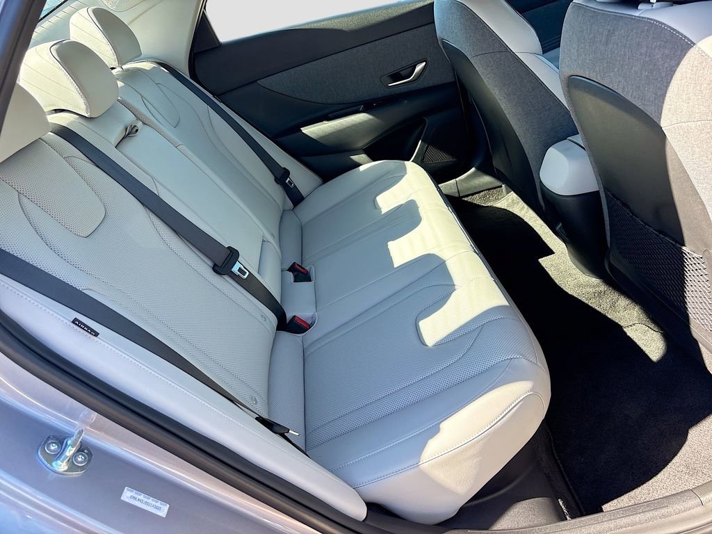 Used 2025 Hyundai Elantra Limited image 29