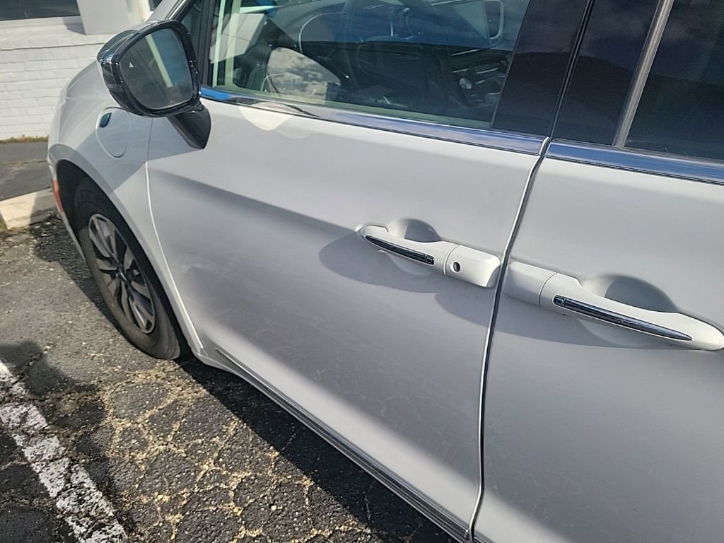 Used 2023 Chrysler Pacifica Limited image 18