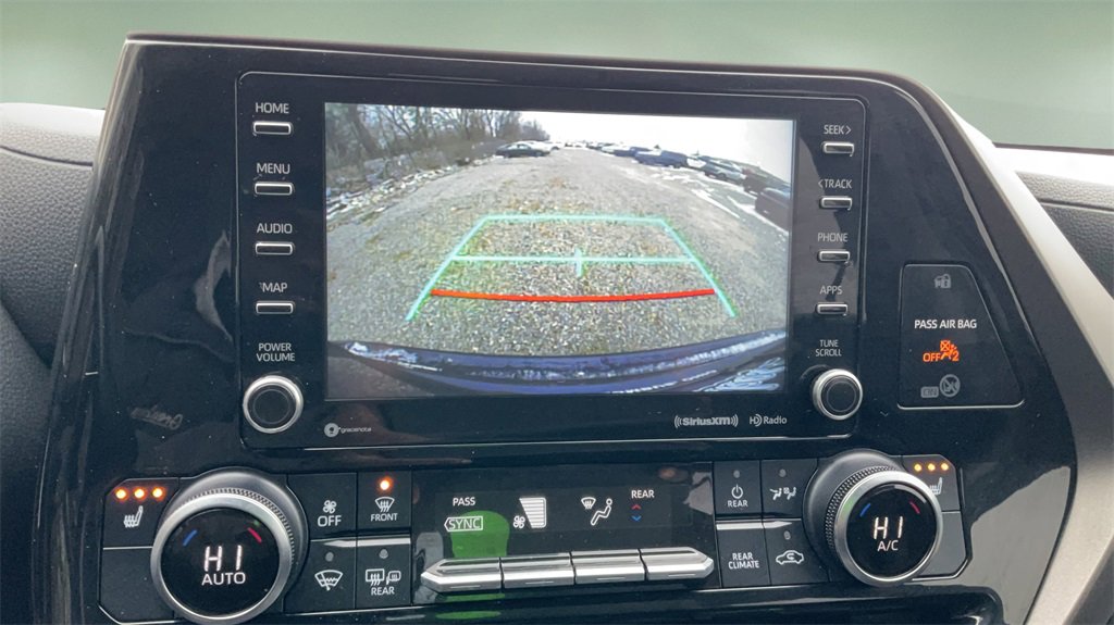 Used 2020 Toyota Highlander XLE image 21