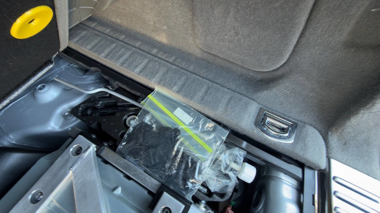 Used 2011 Porsche Cayenne S image 42