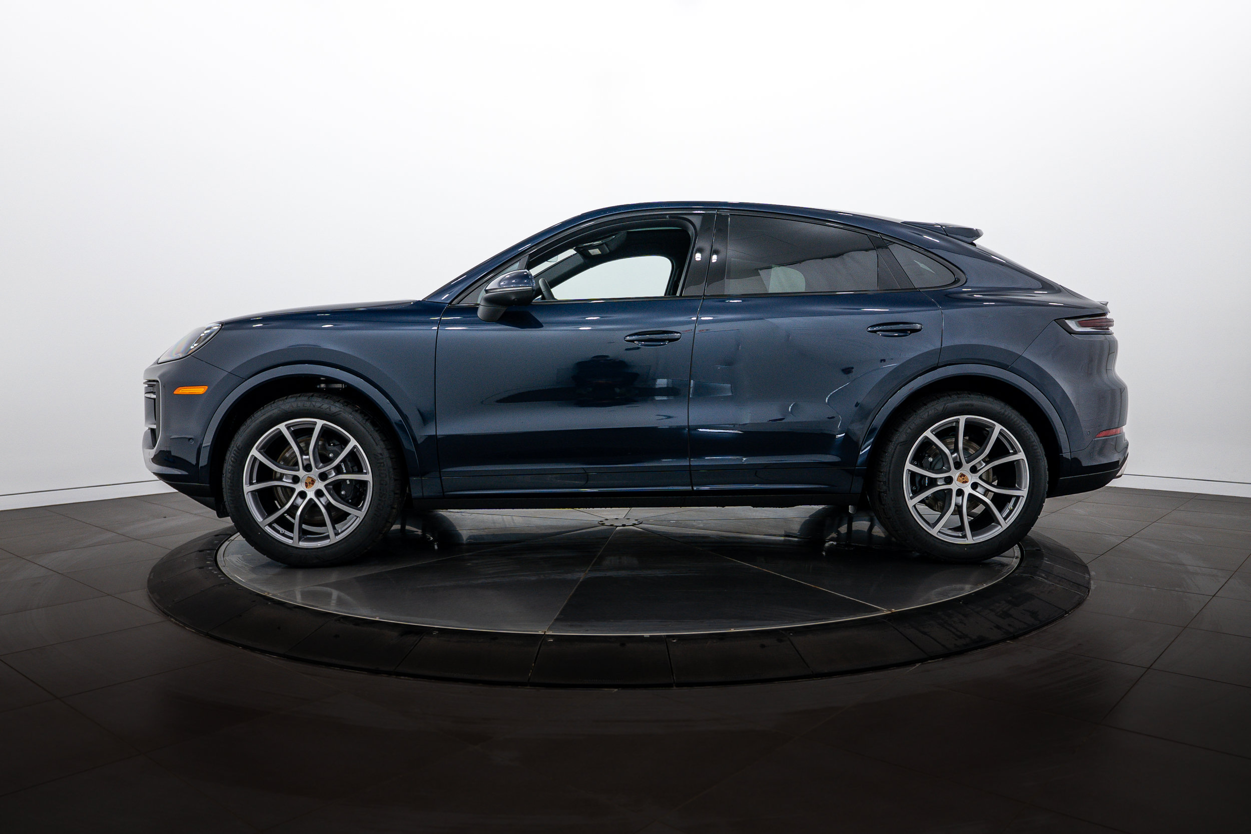 New 2026 Porsche Cayenne Coupe AWD/4WD image 2