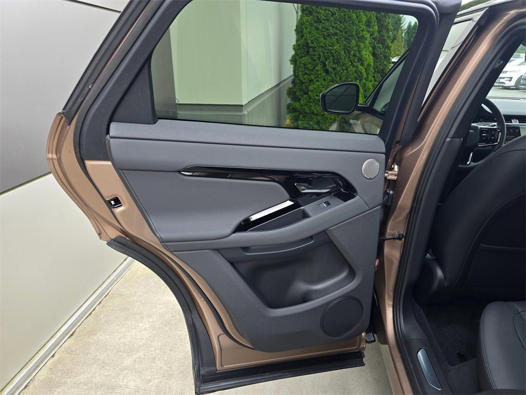 Used 2024 Land Rover Range Rover Evoque Dynamic SE image 25