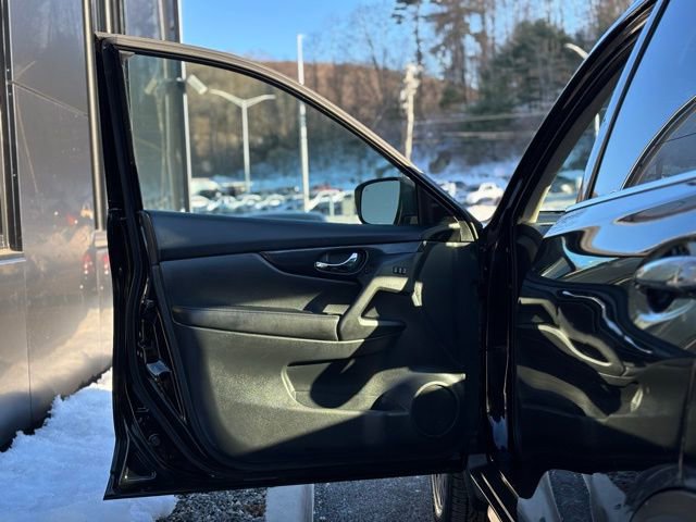 Used 2017 Nissan Rogue SL w/ SL Premium Package AWD/4WD image 18