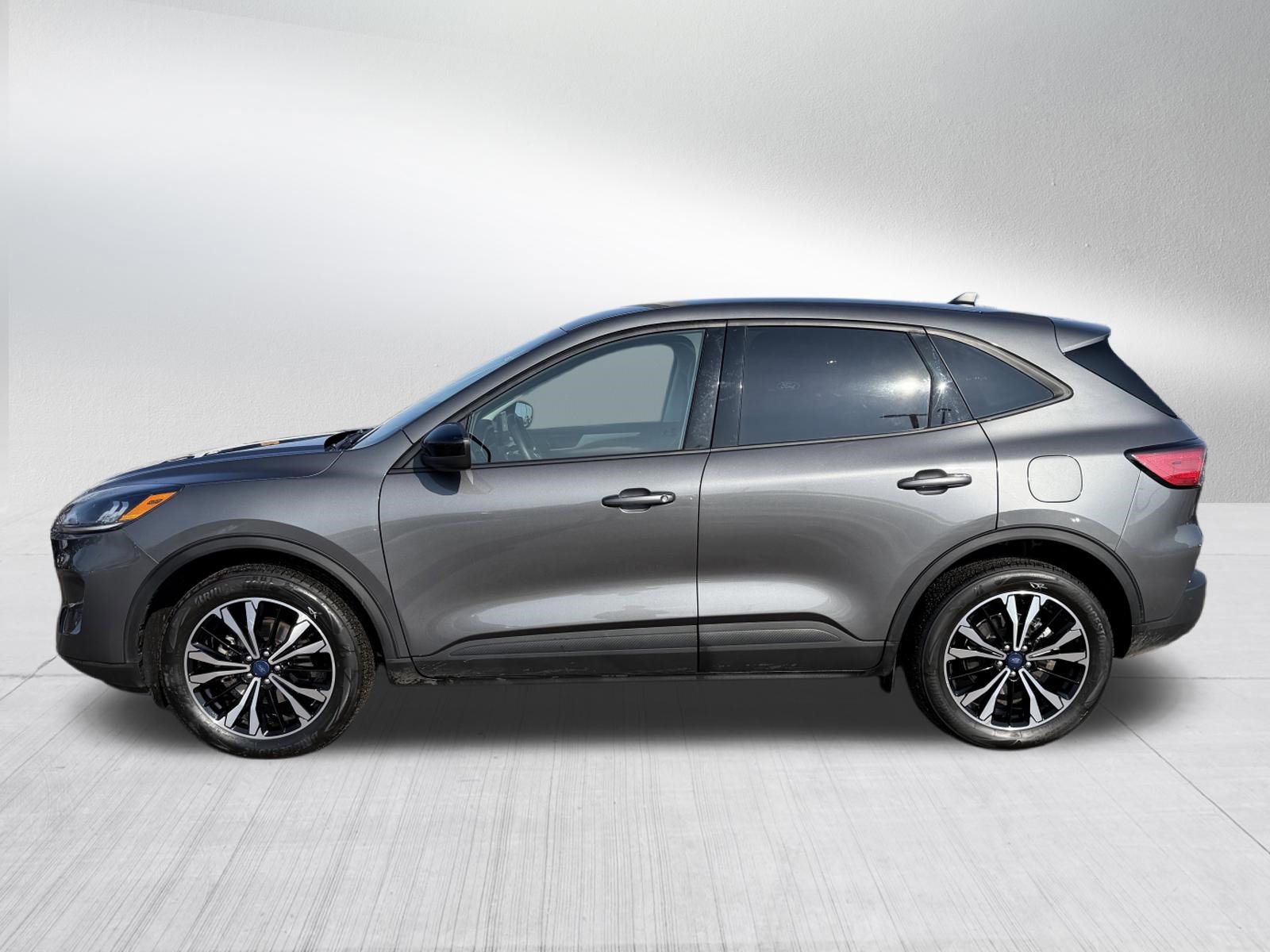 Certified 2022 Ford Escape SE w/ SE Sport Appearance Package image 4