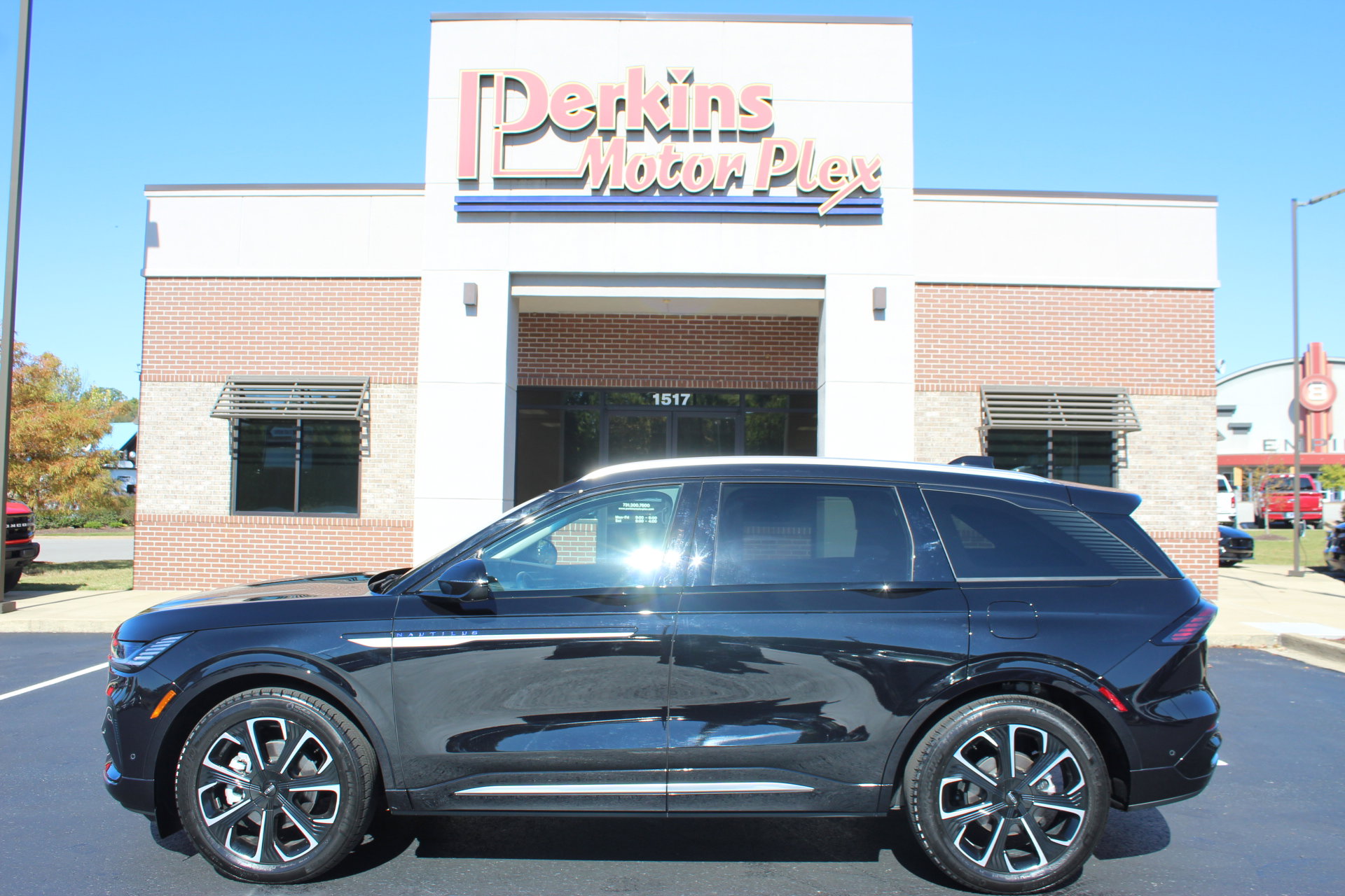 Used 2024 Lincoln Nautilus Reserve w/ Equipment Group 203A image 9